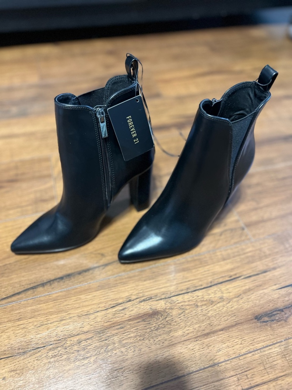 ❄️☃️ NWT Forever 21 Black Pointed Toe Block Heel Ankle Boots